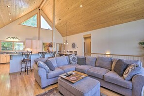 House (5 Bedrooms) | Interior