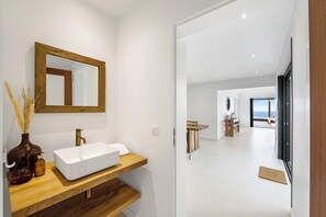 Dusche, Haartrockner, Handtücher