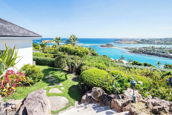 المنطقة المحيطة بالمنشأة