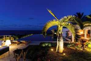 حمّام سباحة مُدفَّأ