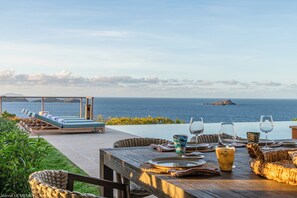 تناول الطعام بالخارج