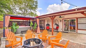 House (4 Bedrooms) | Front of property