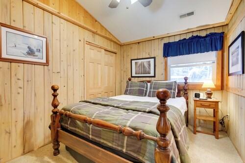 Minocqua Lakefront Cabin w/ Deck