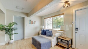 Unclassified image, 5 of 36, button - Near Atlantic Ave + Delray Beach: Bright Home! (Delray Beach)
