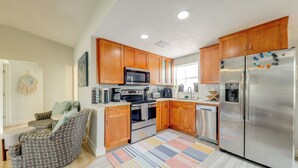 Unclassified image, 2 of 36, button - Near Atlantic Ave + Delray Beach: Bright Home! (Delray Beach)