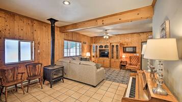 House (3 Bedrooms) | Interior