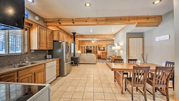 House (3 Bedrooms) | Interior