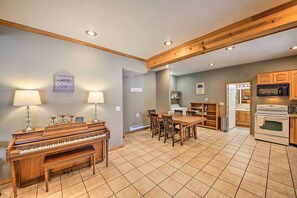 House (3 Bedrooms) | Interior - Family-friendly Sagle Vacation Rental w/ Deck (Sagle)