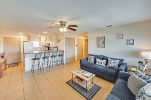 Apartment (2 Bedrooms) | Interior - 'sea-king Sol' Ocean-view Condo in Port Aransas! (Port Aransas)