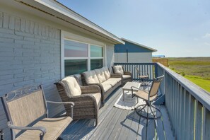 Apartment (2 Bedrooms) | Interior - 'sea-king Sol' Ocean-view Condo in Port Aransas! (Port Aransas)
