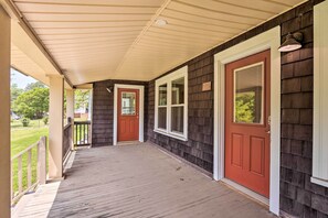 Cottage (2 Bedrooms) | Interior - Cozy Cottage: Yard + Deck, Walk to Downtown! (Central)