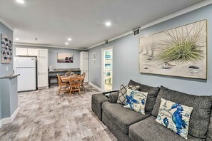 Interior - Walk to Ocean: Condo w/ Community Perks on HHI (Hilton Head Island)