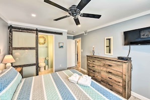 Apartment (2 Bedrooms) | Interior - Walk to Ocean: Condo w/ Community Perks on HHI (Hilton Head Island)