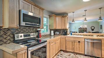 House (5 Bedrooms) | Interior