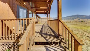 A wooden deck with a view of a mountainous landscape. - New Mexico Cabin Hideaway w/ Eagle Nest Lake Views (Eagle Nest)