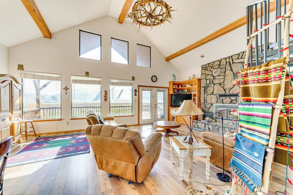 New Mexico Cabin Hideaway w/ Eagle Nest Lake Views - Ute Park, NM