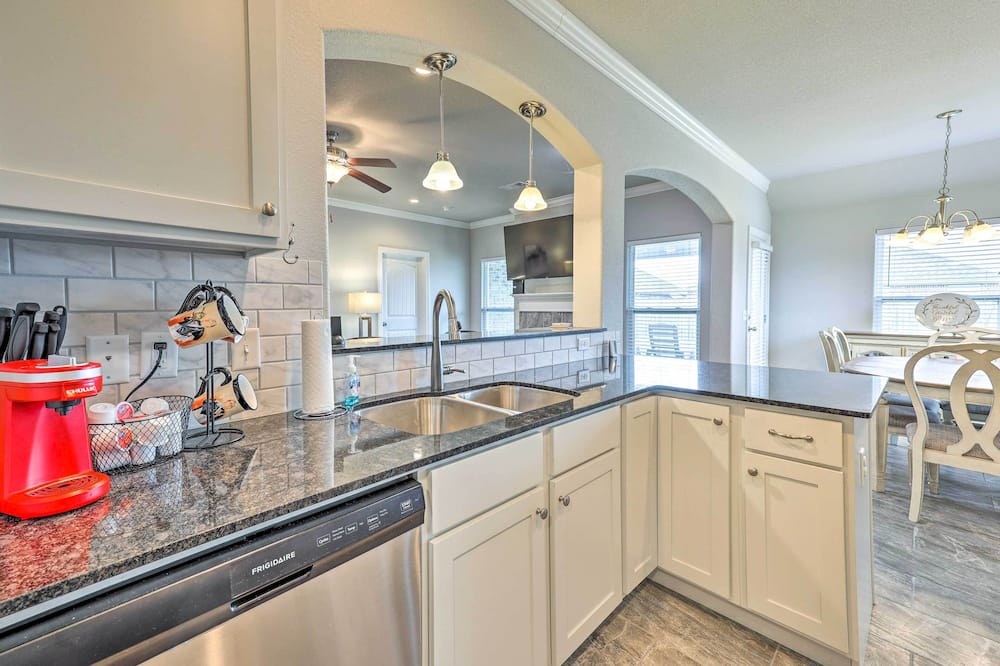 Fayetteville Home: Near University & Biking Trails - Mount Sequoyah, AR