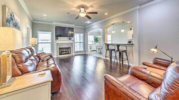 House (2 Bedrooms) | Front of property