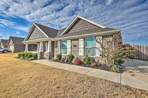 Interior - Fayetteville Home: Near University & Biking Trails (Fayetteville)