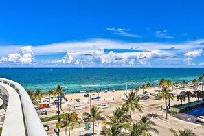 Beach towels - Stunning Fort Lauderdale Resort Condo w/ Pool (Fort Lauderdale)