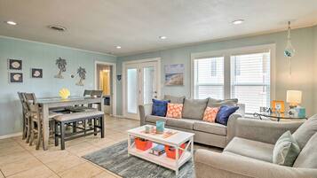 House (5 Bedrooms) | Interior