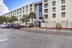 Apartment (2 Bedrooms) | Interior - Convenient Clearwater Condo < 4 Mi to Beach! (Clearwater)
