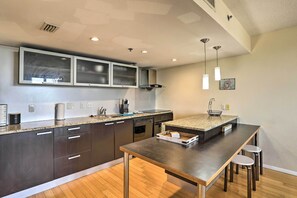 Apartment (2 Bedrooms) | Interior - Convenient Clearwater Condo < 4 Mi to Beach! (Clearwater)