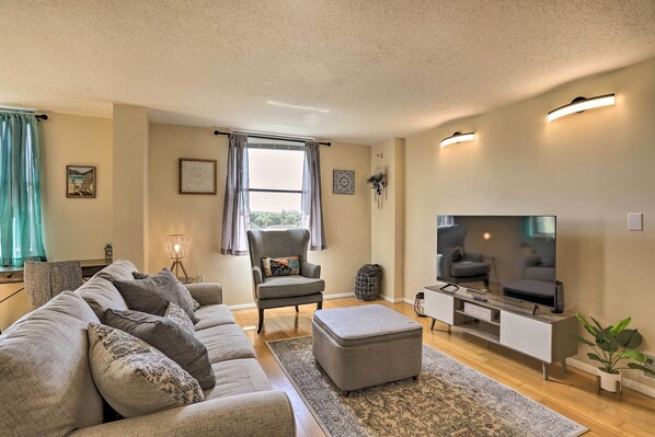 Apartment (2 Bedrooms) | Front of property - Convenient Clearwater Condo < 4 Mi to Beach! (Clearwater)