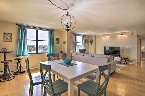 Convenient Clearwater Condo < 4 Mi to Beach!