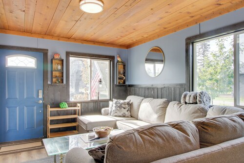 Quaint Ironton Getaway w/ Fire Pit, Gas Grill!