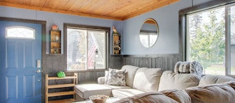 Quaint Ironton Getaway w/ Fire Pit, Gas Grill!