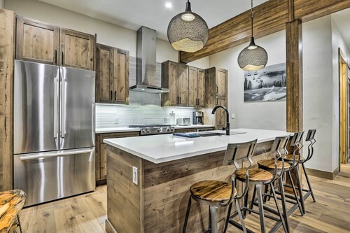 Winter Park Condo w/ Shuttle to Slopes!