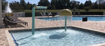 Local Host! 3 BR, Governor's Green -Centrally Located, Indoor/Outdoor Pools