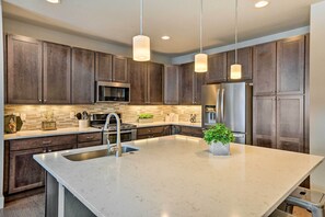 House (3 Bedrooms) | Private kitchen | Microwave, oven, stovetop, dishwasher
