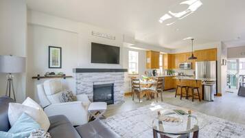 Apartment (2 Bedrooms) | Living area | TV, fireplace, video game console