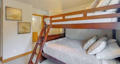 Townhouse w/ Garage: Walk to Payette Lake Beach!