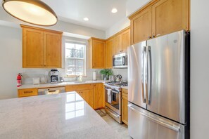 Apartment (2 Bedrooms) | Interior - 10 Mi to Brundage Mountain Resort! Cozy Townhome (McCall)