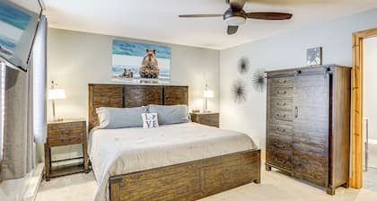Newly Upgraded Avon Condo w/ Pool & Hot Tub Access