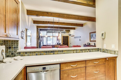 Newly Upgraded Avon Condo w/ Pool & Hot Tub Access