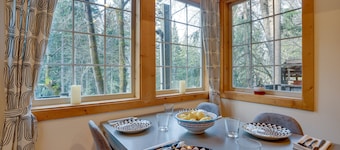 Leavenworth Cabin w/ Private Hot Tub!