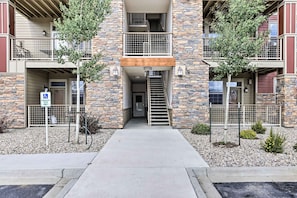 Apartment (3 Bedrooms) | Interior - Balcony & Grill: Mtn-view Retreat in Granby! (Granby)