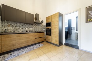 Mikrowelle, Ofen, Herdplatte, Geschirrspüler