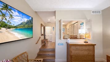 Vila, 2 quartos (Garden View, Sleeps 6 (KRO-F102)) | 2 quartos, ferros/tábuas de passar roupa, roupa de cama