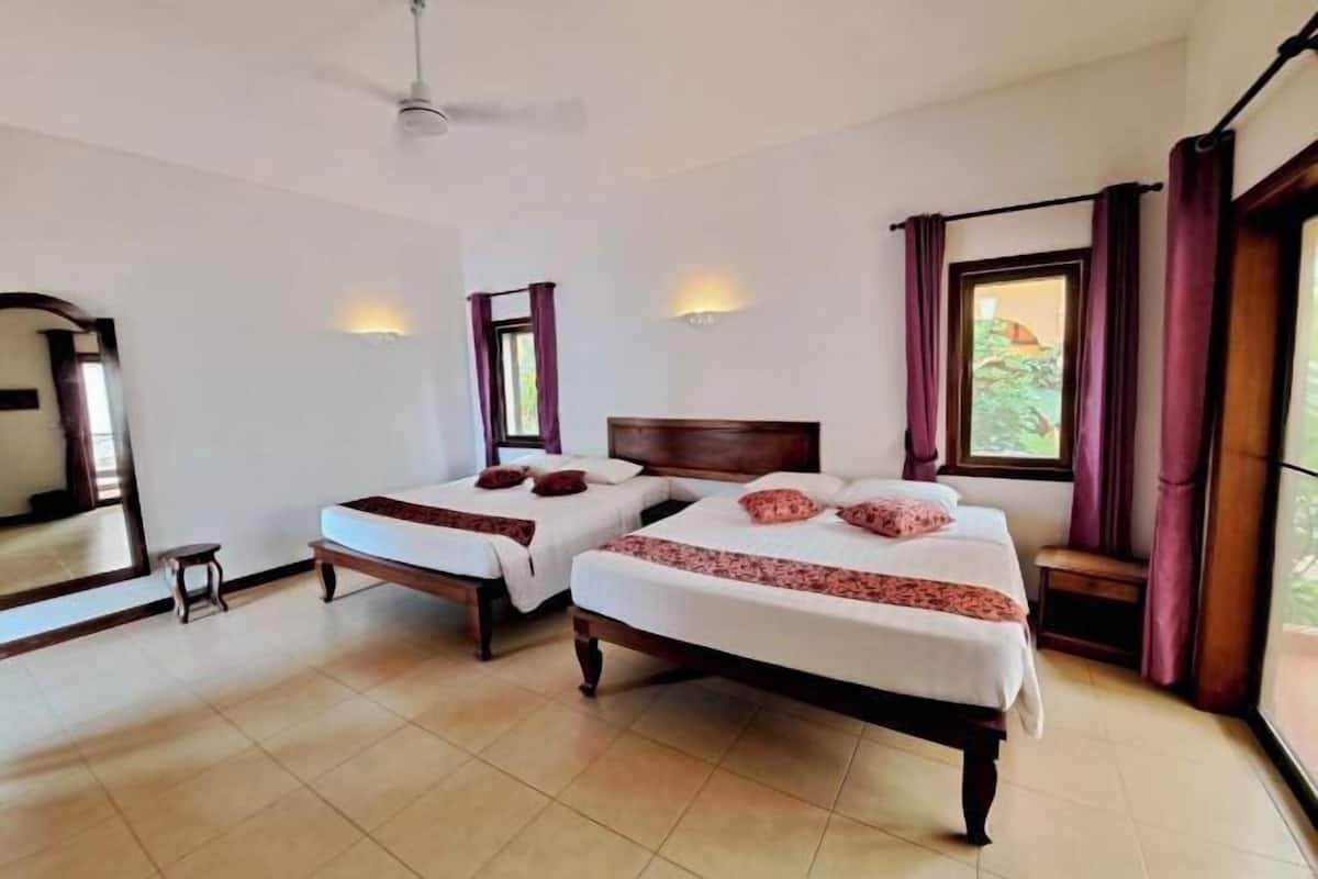 In-room safe, bed sheets