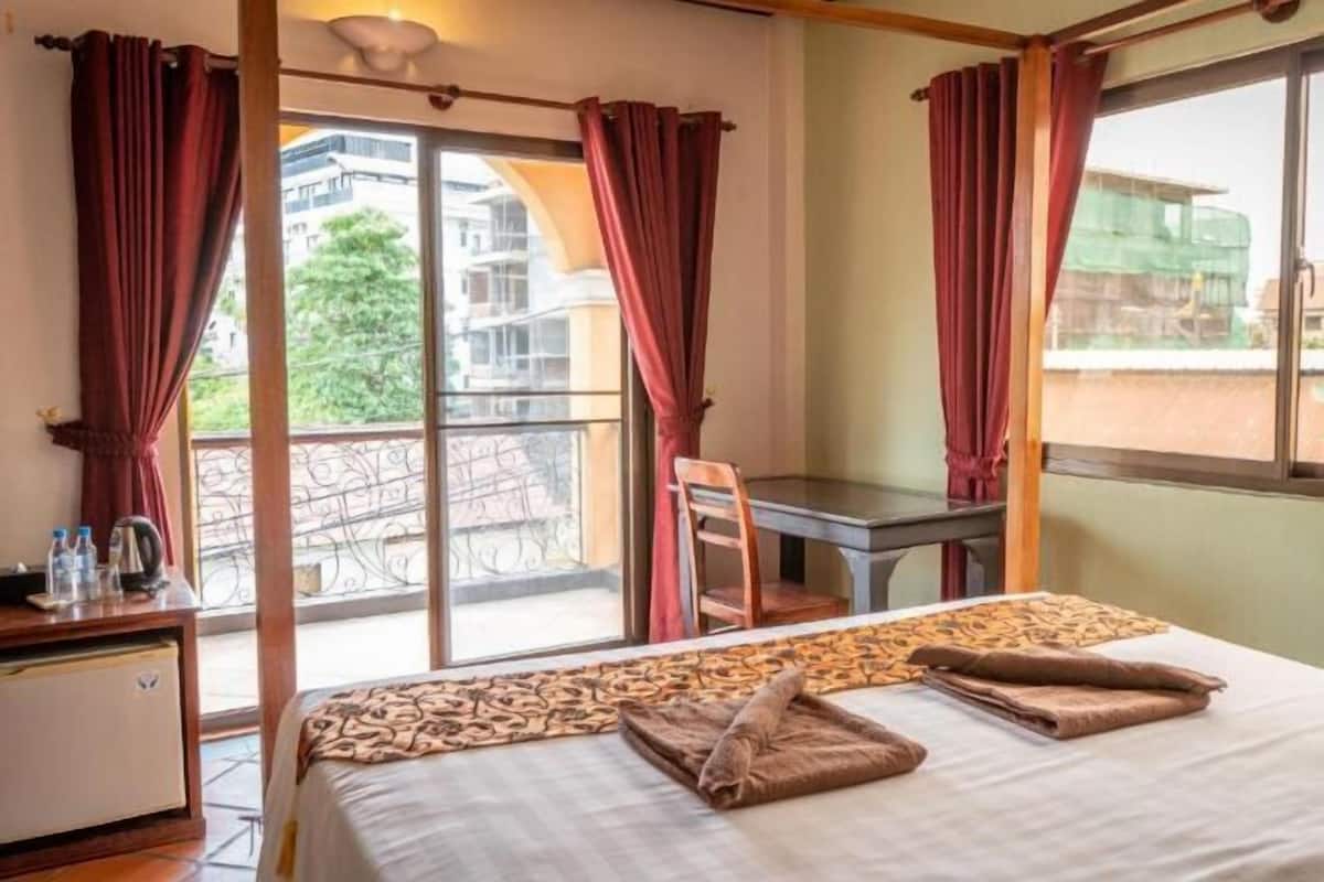 In-room safe, bed sheets