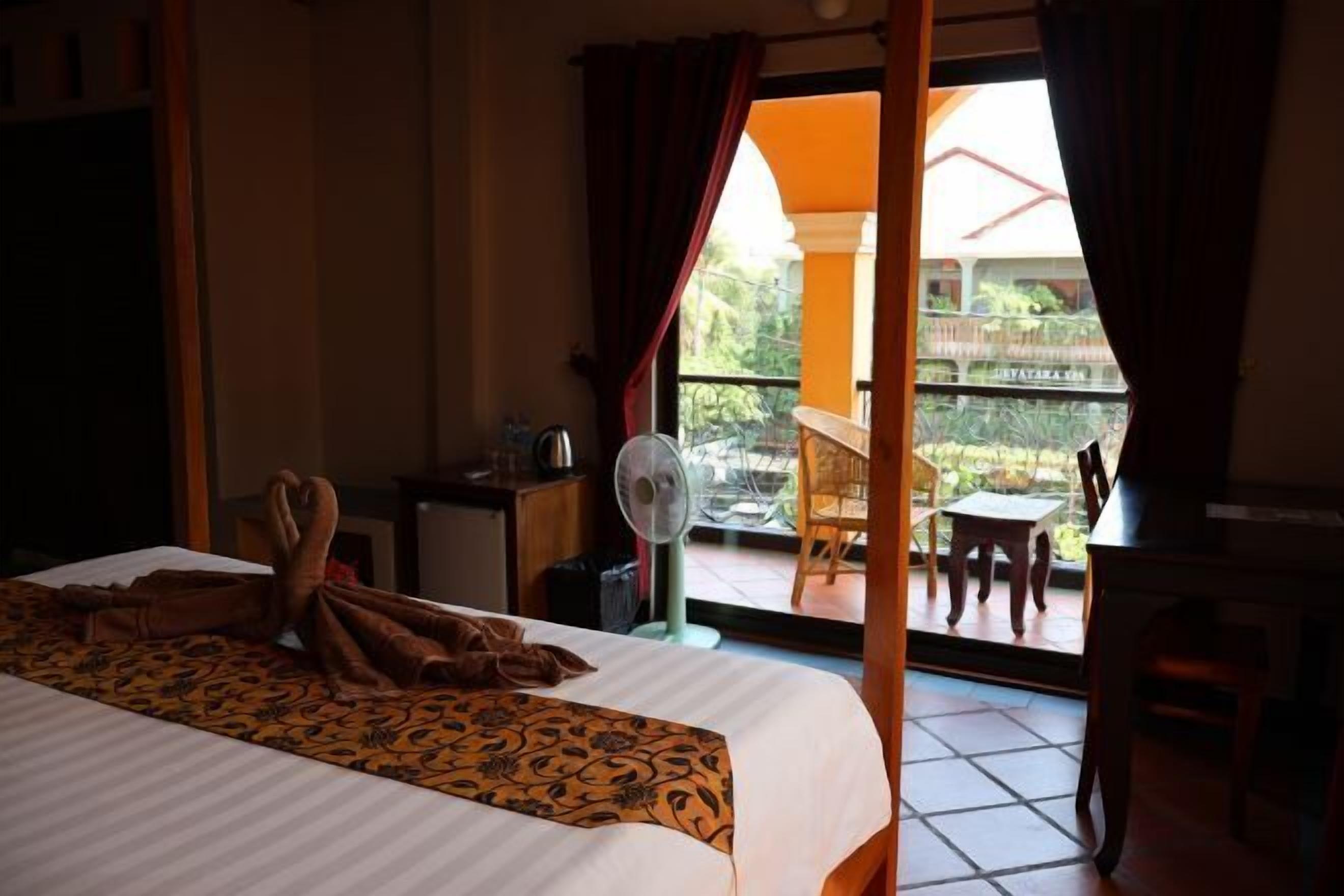 In-room safe, bed sheets