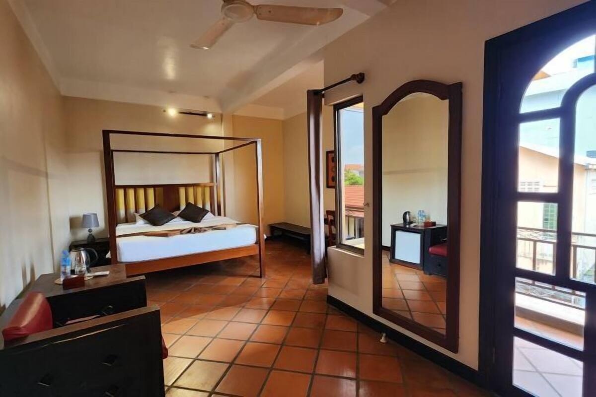 In-room safe, bed sheets