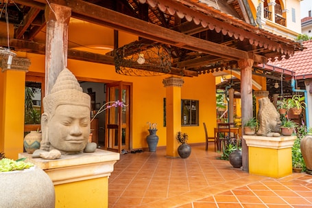Front of property. DEN HOTEL TOTONOU SIEM REAP