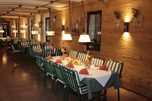 Banquet hall - Ferienwohnung, 80m², 2 Schlafzimmer, Balkon Bzw. Terrasse (Eggstätt)