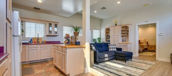 Luxe Pasadena Casita w/ Fireplace & Grill
